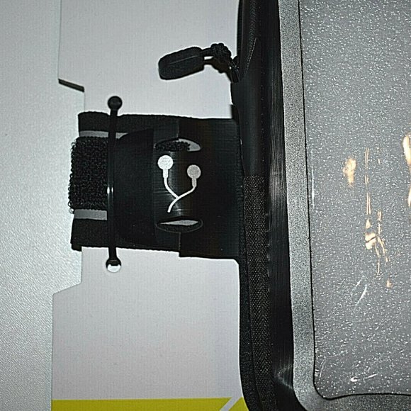 Go Zone Running Arm Wallet - Picture 2 of 4